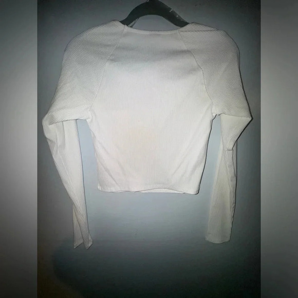 Wild fable White women’s crop‎ top long sleeve heart shaped neck medium NWT - Picture 4 of 5